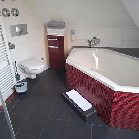 Hochheimer Schloesschen 3*