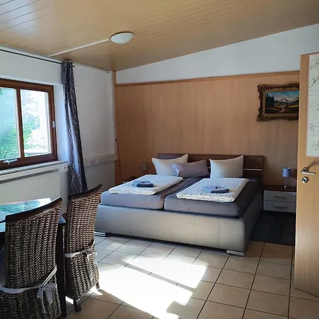 Πανσιόν Hochheimer Schloesschen 3*