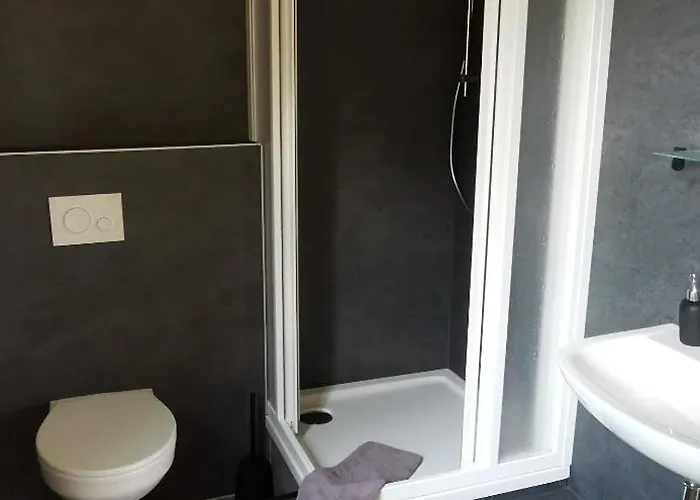 Hochheimer Schloesschen 3*